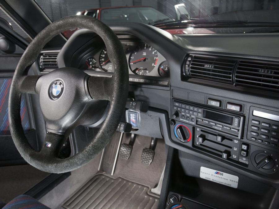 Панель приборов BMW M3 Sport Evolution (E30) 1990 года  (фото 51 из 55)